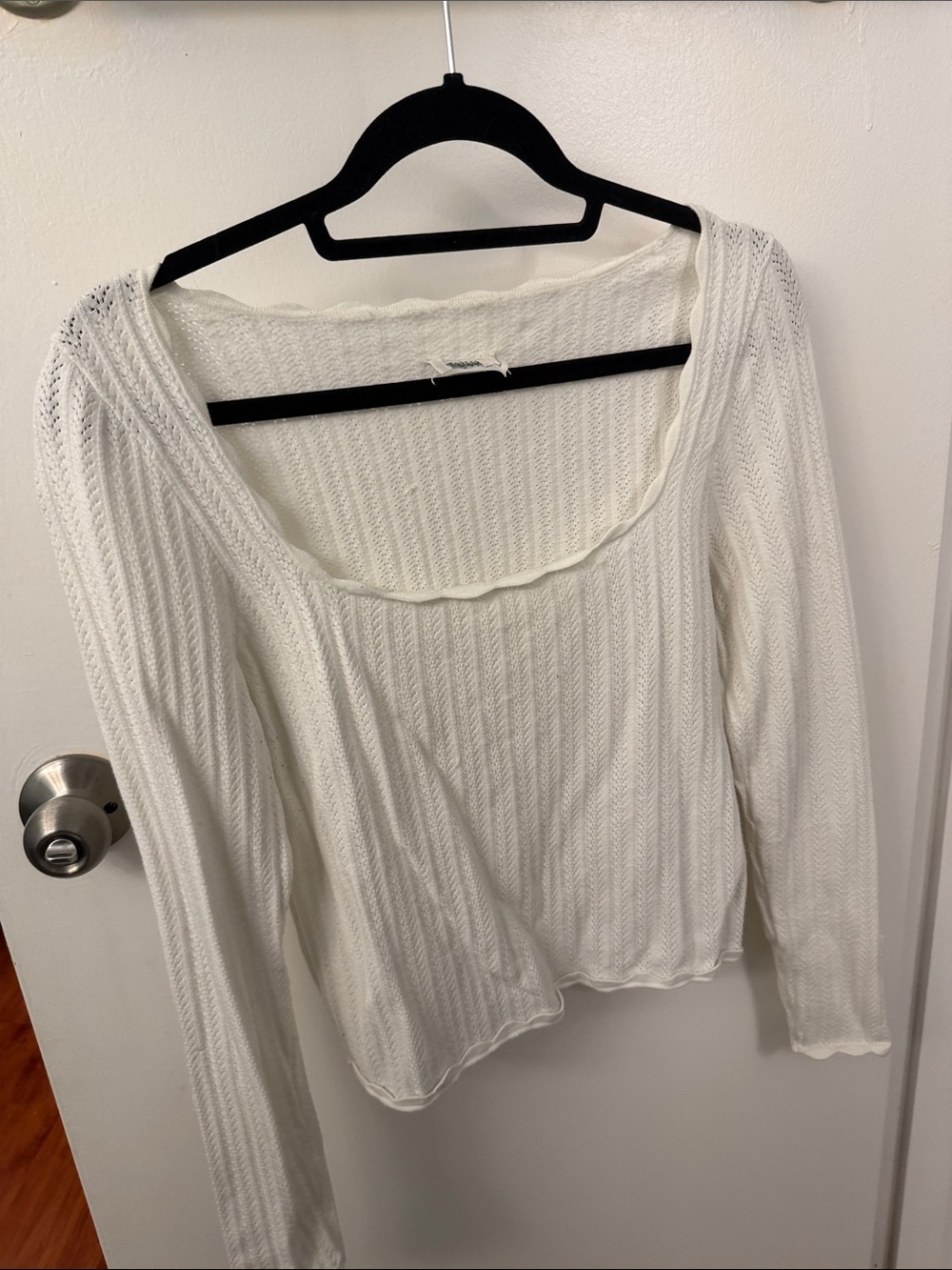 Wilfred White Scoop-Neck Long Sleeve Knit Top